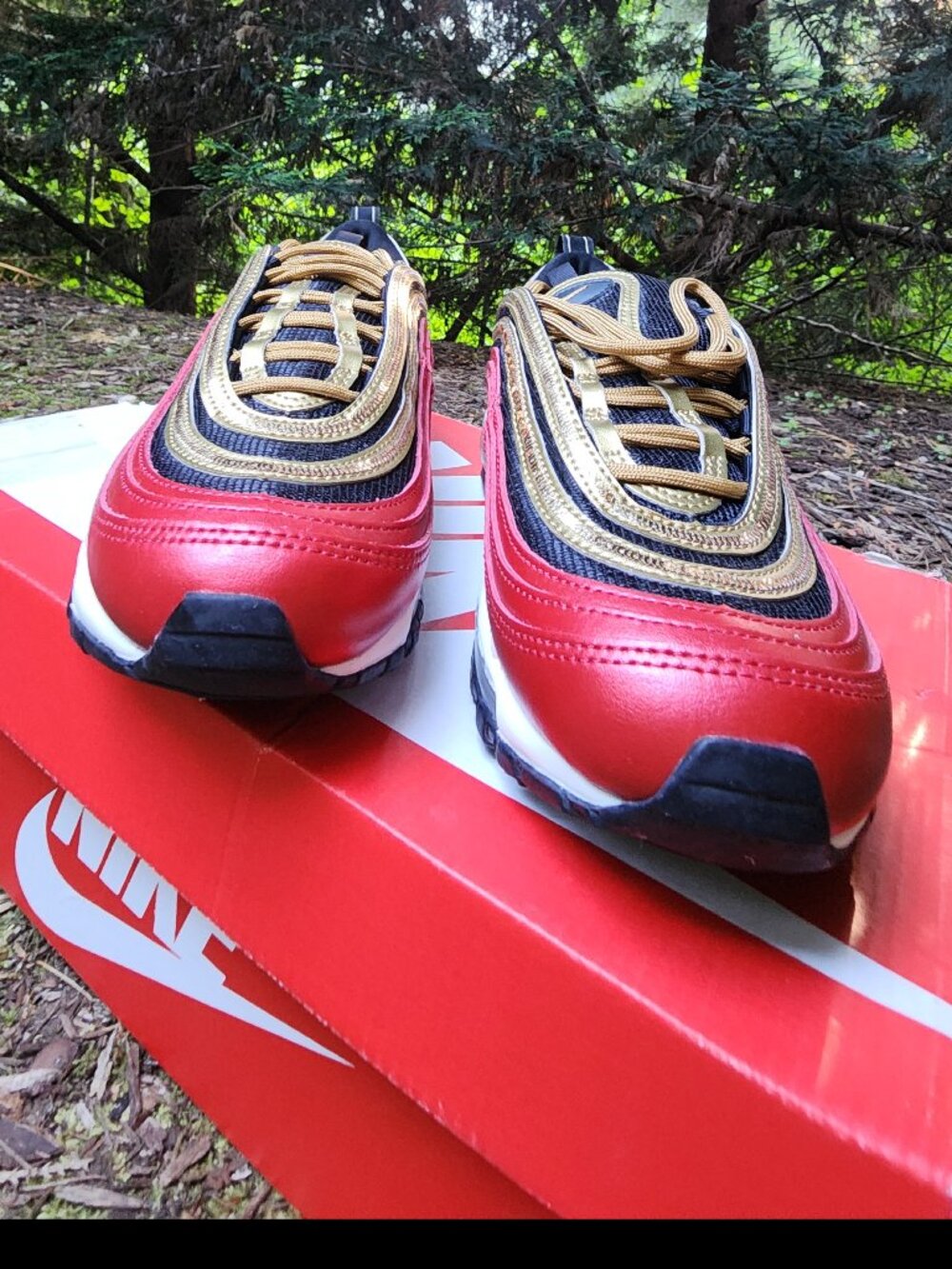 *NWB* Nike Air Max 97 Gold Sequin Women's 7.5, Youth 6, Men's 6 - Picture 4 of 16